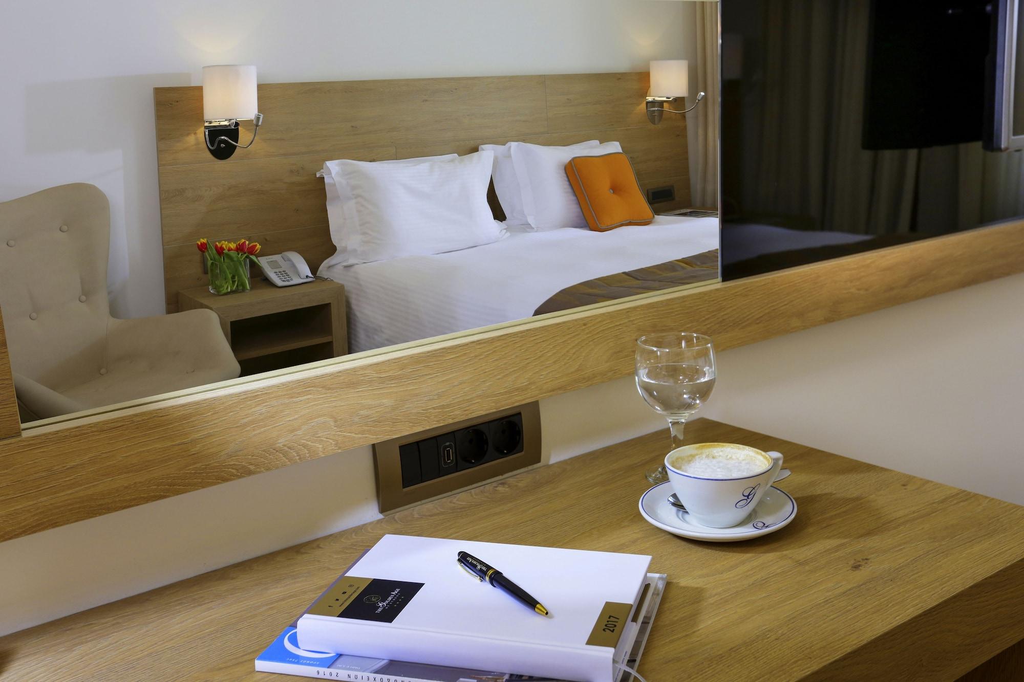 โกลด์เด็น เอจ ออฟ แอ็ทเฮ็นส์ Hotel เอเธนส์ ภายนอก รูปภาพ